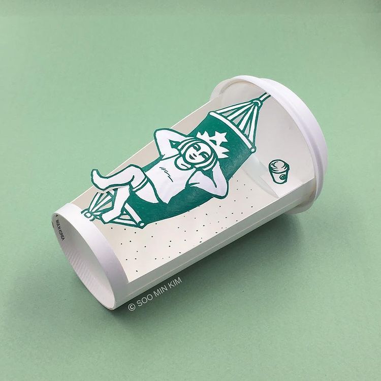 Gelas bekas kopi ini dirubah menjadi sebuah karya yang bikin mata melongo